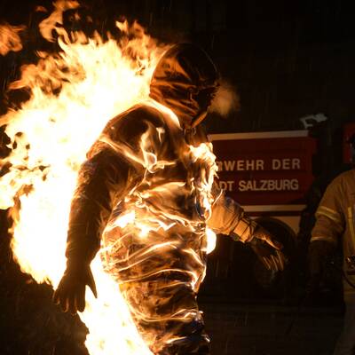 Stuntman stand in Flammen