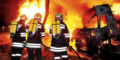 Flammen und Schüsse auf der A1