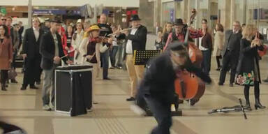 Flashmob Westbahnhof Wien