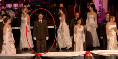 Einsame Polonaise f&uuml;r jungen Offizier