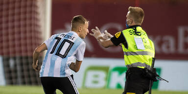 Flitzer bei Geisterspiel: Fan sollte Selfie mit Messi