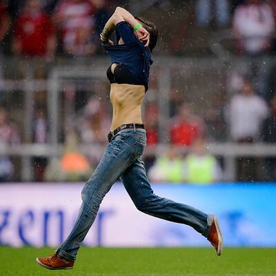 Schöne Flitzerin bei Bayern-Spiel