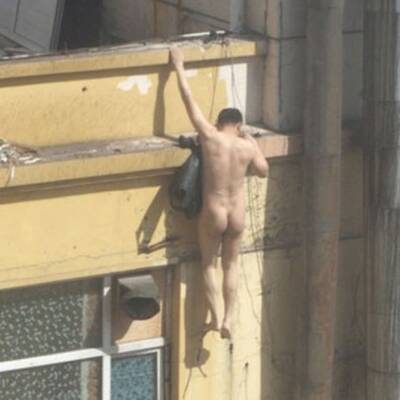 Nackter flüchtet aus Bordell