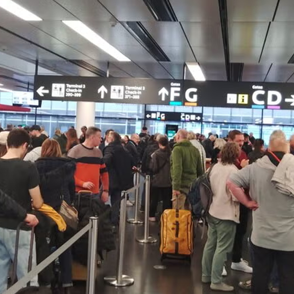 Schneechaos in Österreich: Betrieb auf Flughafen Wien eingestellt