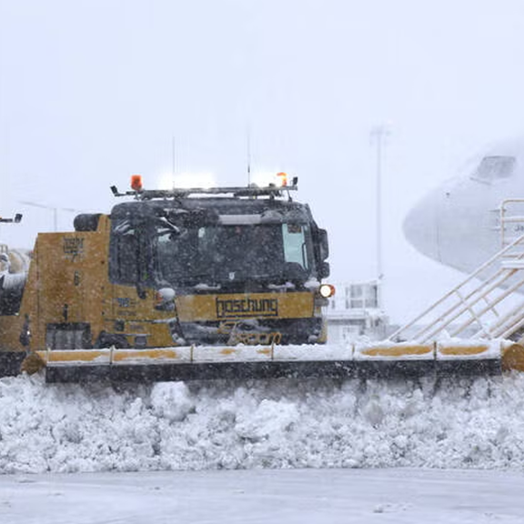 Schnee-Chaos: Flughafen Wien gesperrt