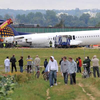 Flugzeug fängt Feuer