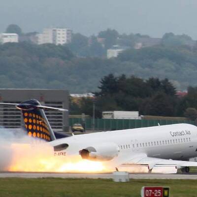 Flugzeug fängt Feuer