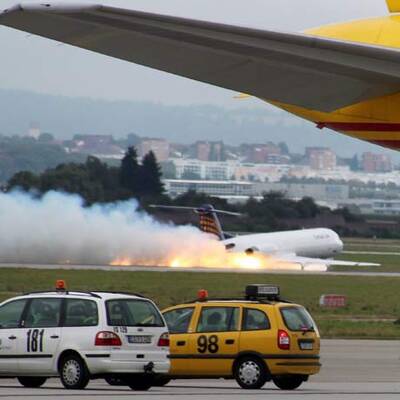 Flugzeug fängt Feuer