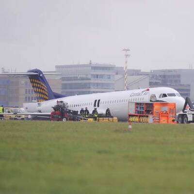 Flugzeug fängt Feuer