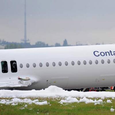 Flugzeug fängt Feuer