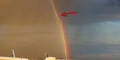 Regenbogen-Blitz schlägt in Flugzeug ein