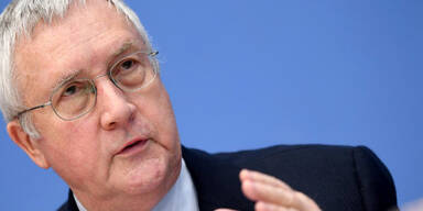 Manfred G&uuml;llner