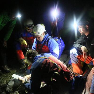 Schwerverletzter in 1.000 m Tiefe gefangen