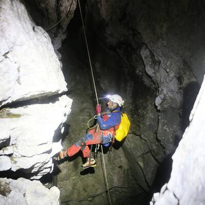 Schwerverletzter in 1.000 m Tiefe gefangen