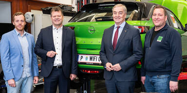 WKN&Ouml;-Vizepr&auml;sident und WIFI N&Ouml;-Institutsvorstandsvorsitzender Christian Moser (2.v.r.), WIFI N&Ouml;-Institutsleiterin-Stv. Johannes Zederbauer (2.v.l.), WIFI N&Ouml;-Werkst&auml;ttenleiter Metalltechnik Christoph Brandauer (l.) und WIFI N&Ouml;-Werkst&auml;ttenleiter Fahrzeugtechnik Georg Riesenhuber (r.) beim Presserundgang durch die WIFI N&Ouml; Werkst&auml;tten.&nbsp;