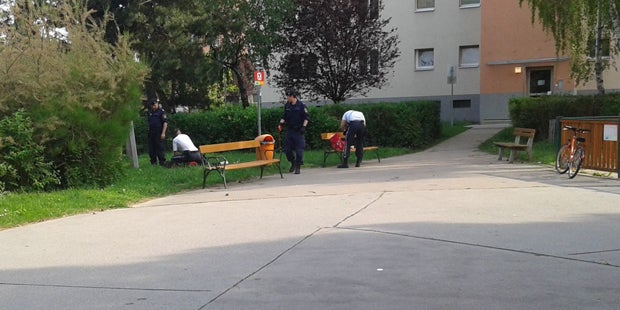 Bluttat in Wien: Frau sticht zu, weil Kind zu laut spielte