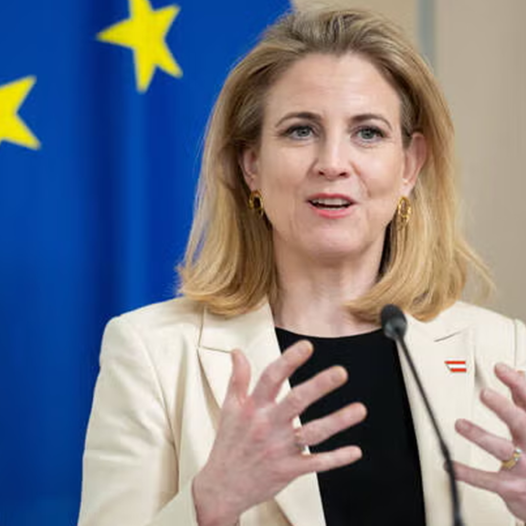 NEOS-Chefin Meinl-Reisinger klagt FPÖ