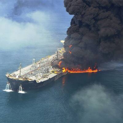 Tanker brennt vor Dubai