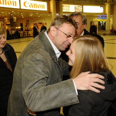 Mausis Rückkehr: Wiedersehen am Flughafen