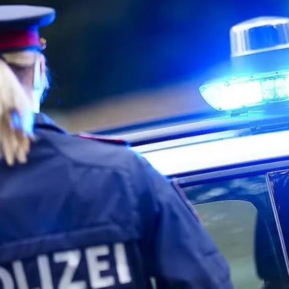 Stich- und Schussverletzungen: Frau (39) tot im Garten gefunden