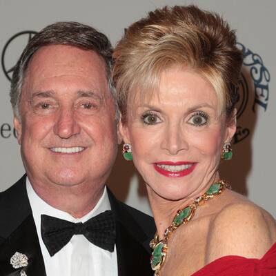 Plastikfrauen beim Carousel of Hope Ball