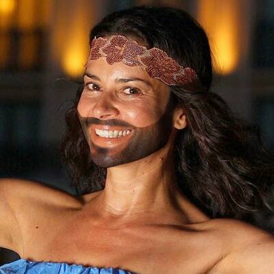 Österreichische Promi-Damen im Conchita-Look