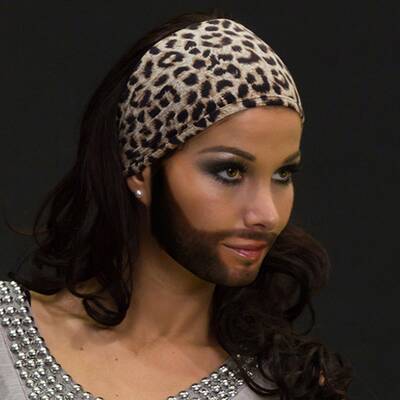 Österreichische Promi-Damen im Conchita-Look
