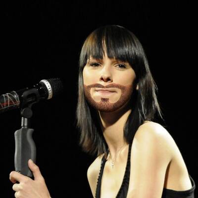 Österreichische Promi-Damen im Conchita-Look