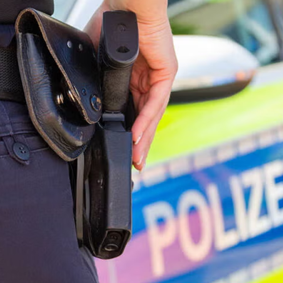 Zwei abgetrennte Frauenhände auf der Autobahn entdeckt