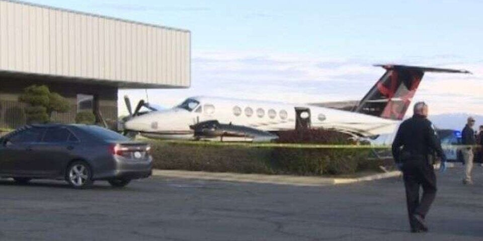 Teenie stiehlt Flugzeug – und kracht gegen Zaun