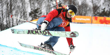 Ski-Freestylerin mit peinlichem Auftritt