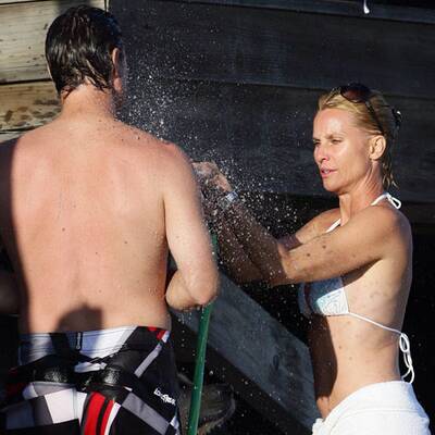 Nicollette Sheridan zeigt ihren Knack-Po