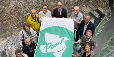Linz zeigt Flagge für den Frieden
