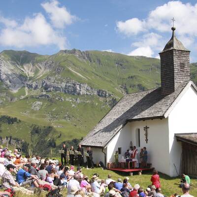 Bergmesse für verstorbenen Prinz Friso in Lech