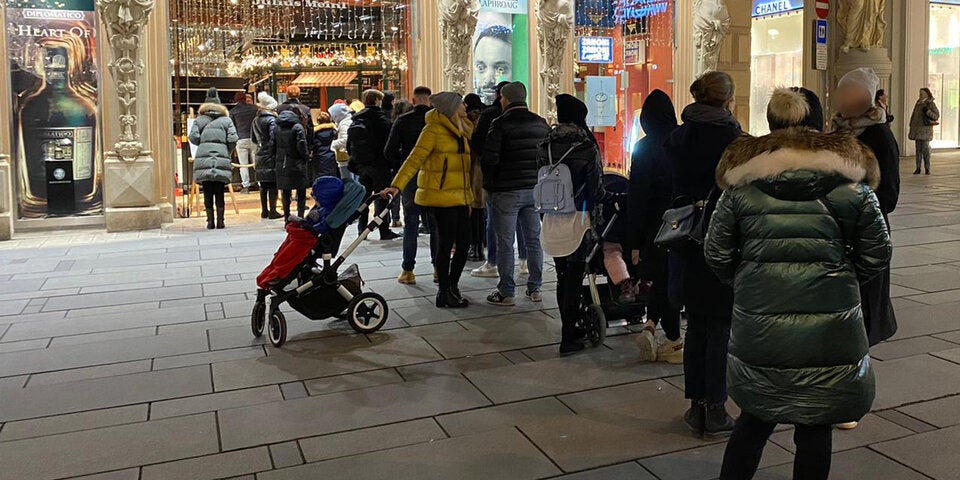 Schon wieder: Massen stürmen trotz Lockdown Punsch-Stände in Wiener City
