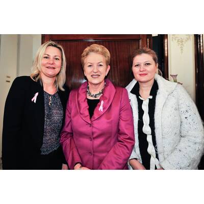 Verleihung des Pink Ribbon Award durch Opernstar Elina Garanca im Habighof