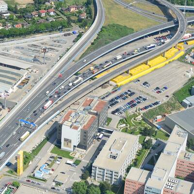 Lkw-Unfall legt A23 lahm