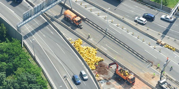 Lkw-Unfall legt A23 lahm