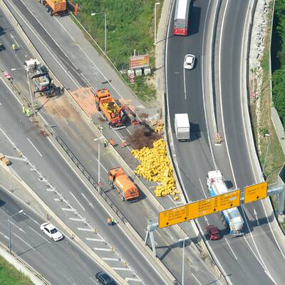 Lkw-Unfall legt A23 lahm