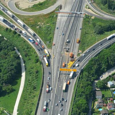 Lkw-Unfall legt A23 lahm