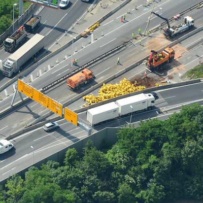 Lkw-Unfall legt A23 lahm