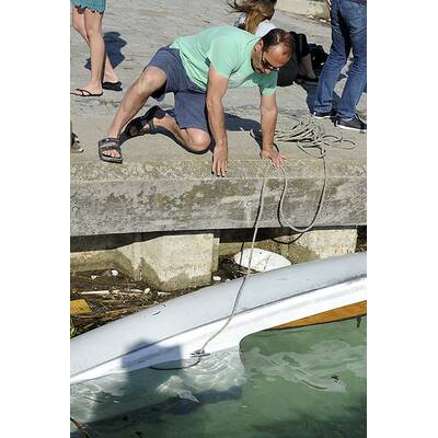 Boot kenterte: 1 Mann konnte nur tot geborgen werden