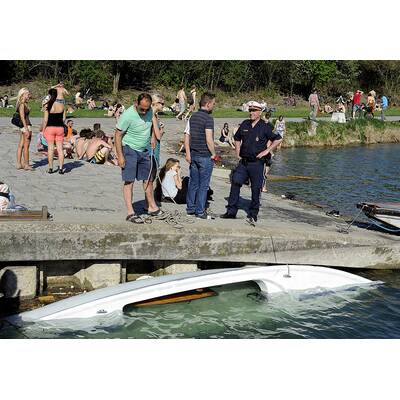 Boot kenterte: 1 Mann konnte nur tot geborgen werden