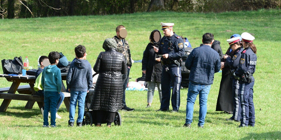 Corona-Sünder: Polizei löst Picknick auf