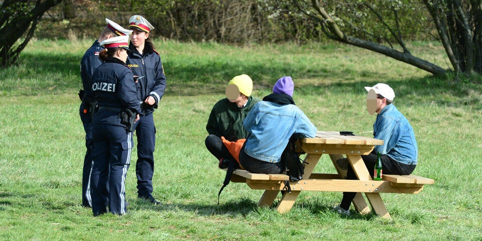 Corona-Sünder: Polizei löst Picknick auf