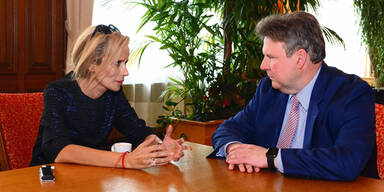 Roter Star steigt gegen Kurz in den Ring