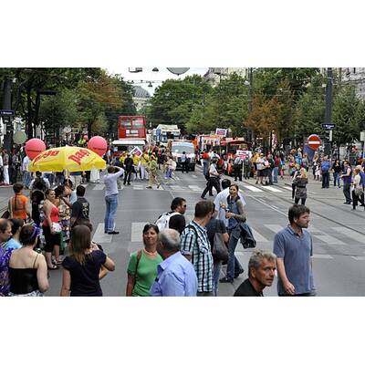 Tausende feiern Homosexuellen- und Transgender-Demo.