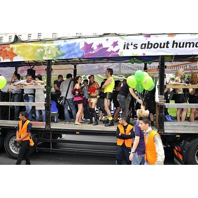 Tausende feiern Homosexuellen- und Transgender-Demo.