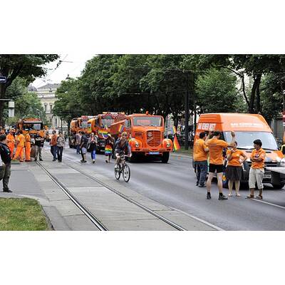 Tausende feiern Homosexuellen- und Transgender-Demo.