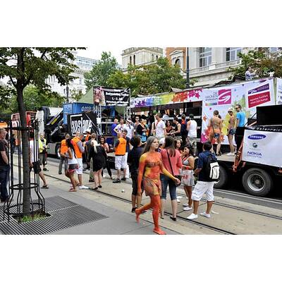Tausende feiern Homosexuellen- und Transgender-Demo.